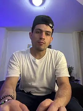 Snapshot of williamsmiiths16 chatting on December 16, 2025, 4:23 pm williamsmiiths16 online show from December 16, 2025, 4:23 pm