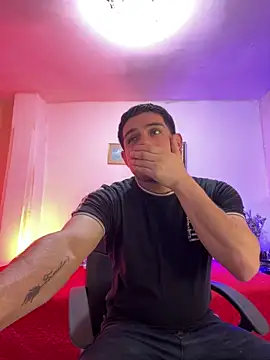 williamsmiiths16 online show from March 22, 2026, 8:34 pm