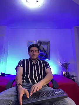 williamsmiiths16 online show from April 11, 2026, 1:43 am