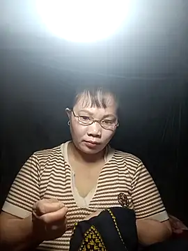 ava-dellght online show from December 18, 2025, 1:06 pm