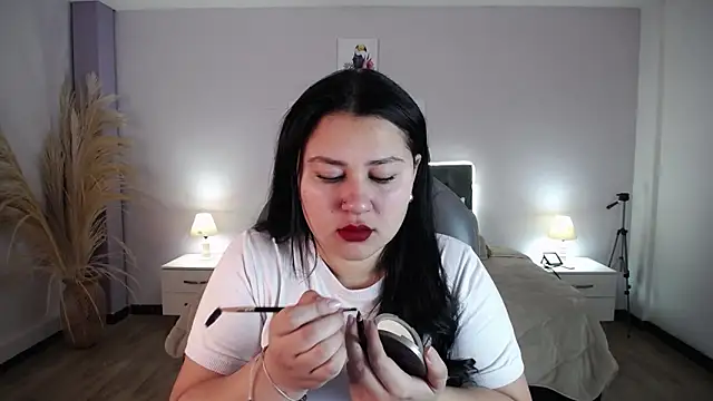 Snapshot of Emma_Charm_ chatting on December 14, 2025, 12:10 pm Emma Charm online show from December 14, 2025, 12:10 pm