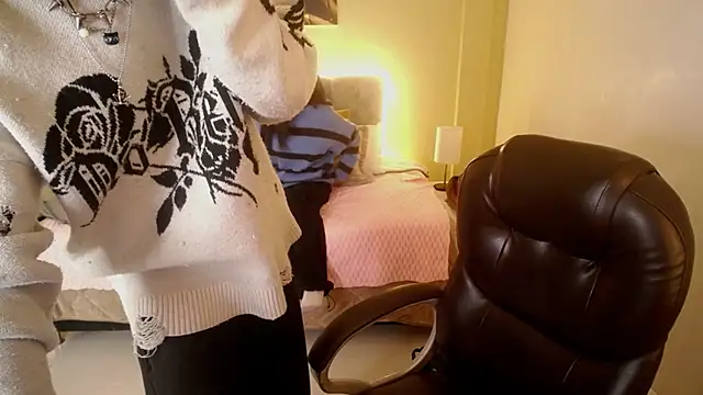 Snapshot of Eros_Nyx_ chatting on December 16, 2025, 3:33 am Eros Nyx online show from December 16, 2025, 3:33 am