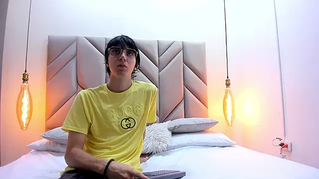 Snapshot of JeffBellfort chatting on December 13, 2025, 8:04 pm JeffBellfort online show from December 13, 2025, 8:04 pm