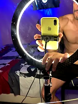 Snapshot of Raymon__7 chatting on December 13, 2025, 11:54 pm Raymon 7 online show from December 13, 2025, 11:54 pm