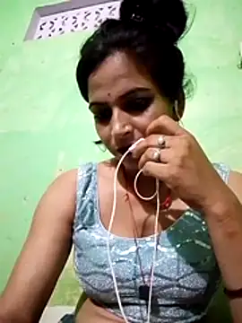 Snapshot of Big_soniya55A chatting on July 1, 2026, 1:13 pm Big soniya55A online show from July 1, 2026, 1:13 pm