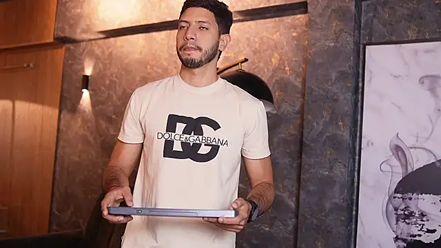 Snapshot of Thiago_Voss chatting on December 15, 2025, 12:31 pm Thiago Voss online show from December 15, 2025, 12:31 pm