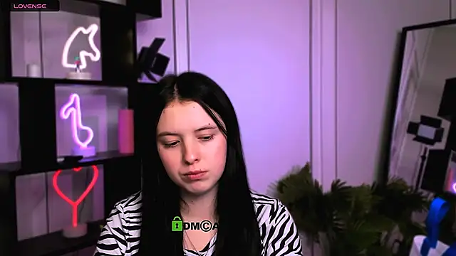 Snapshot of diara_ti chatting on December 16, 2025, 7:19 pm diara ti online show from December 16, 2025, 7:19 pm