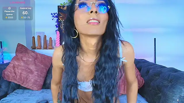 Snapshot of megan_luxe_ chatting on December 5, 2025, 7:54 pm megan luxe online show from December 5, 2025, 7:54 pm