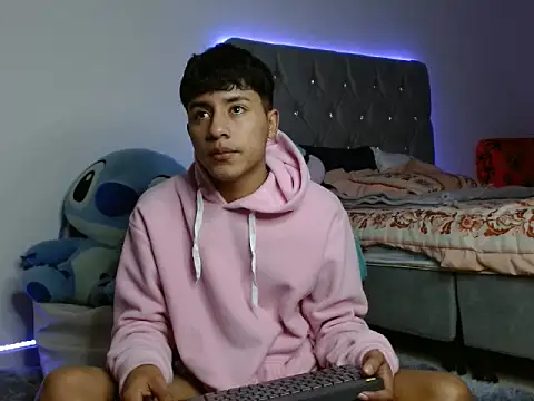 Sebas Ross04 online show from December 14, 2025, 6:52 am