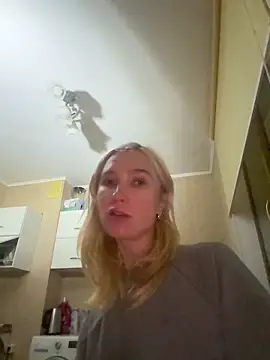 Snapshot of KisJeni chatting on December 15, 2025, 9:19 pm KisJeni online show from December 15, 2025, 9:19 pm