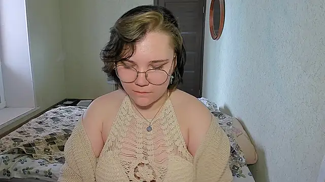 Snapshot of Lily-Violet chatting on March 22, 2026, 5:44 am Lily-Violet online show from March 22, 2026, 5:44 am