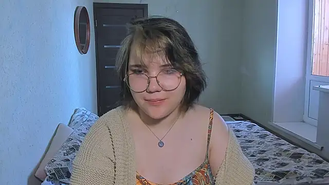 Snapshot of Lily-Violet chatting on March 23, 2026, 7:45 am Lily-Violet online show from March 23, 2026, 7:45 am