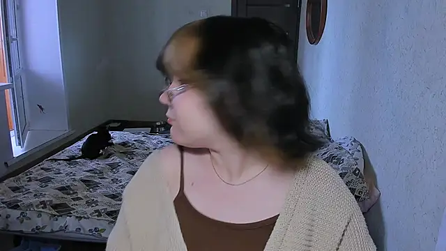 Snapshot of Lily-Violet chatting on April 8, 2026, 12:49 pm Lily-Violet online show from April 8, 2026, 12:49 pm