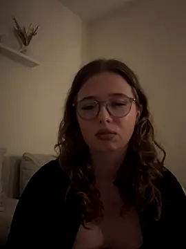 Snapshot of GermanRose chatting on December 16, 2025, 8:58 pm GermanRose online show from December 16, 2025, 8:58 pm