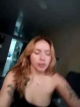 Snapshot of Dollvexia_ chatting on December 4, 2025, 9:45 pm Dollvexia online show from December 4, 2025, 9:45 pm