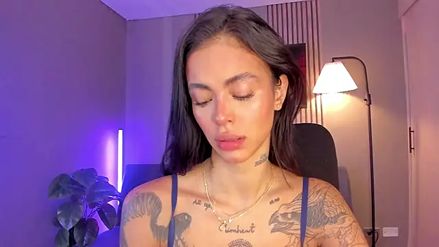 VegaLuxe online show from February 24, 2026, 1:42 pm