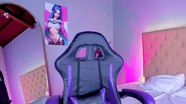 Snapshot of EmmaLawrence_ chatting on December 14, 2025, 7:40 pm EmmaLawrence online show from December 14, 2025, 7:40 pm