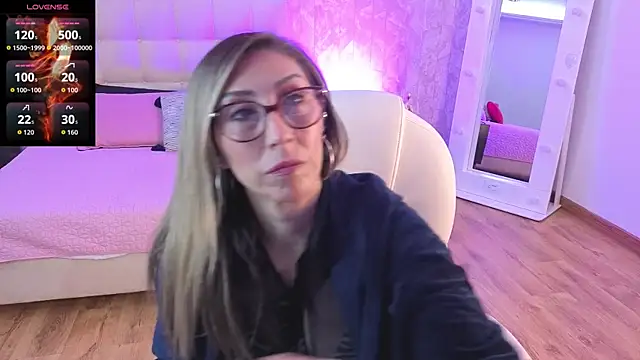 Snapshot of Scarlett_079 chatting on April 10, 2026, 11:48 am Scarlett 079 online show from April 10, 2026, 11:48 am