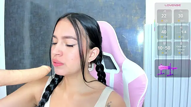 Snapshot of antonella_guzman_ chatting on December 17, 2025, 12:11 pm antonella guzman online show from December 17, 2025, 12:11 pm