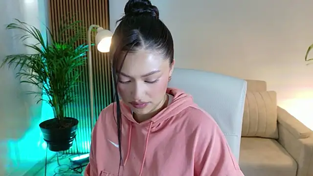 victoria   moon online show from January 7, 2026, 1:57 pm