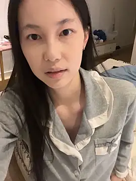 Snapshot of DD-52 chatting on December 17, 2025, 12:11 pm DD-52 online show from December 17, 2025, 12:11 pm