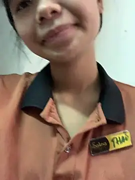 Snapshot of Mon_babyy chatting on February 7, 2026, 3:43 am Mon babyy online show from February 7, 2026, 3:43 am