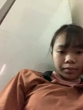 Snapshot of Mon_babyy chatting on February 8, 2026, 2:37 am Mon babyy online show from February 8, 2026, 2:37 am