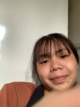 Snapshot of Mon_babyy chatting on February 27, 2026, 4:23 am Mon babyy online show from February 27, 2026, 4:23 am