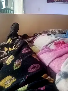 Snapshot of OrangishBank827 chatting on December 16, 2025, 10:37 pm OrangishBank827 online show from December 16, 2025, 10:37 pm