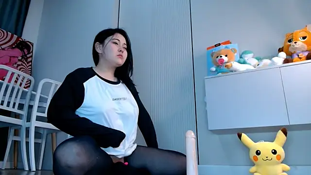 Snapshot of minji_snow chatting on April 15, 2026, 12:56 pm minji snow online show from April 15, 2026, 12:56 pm