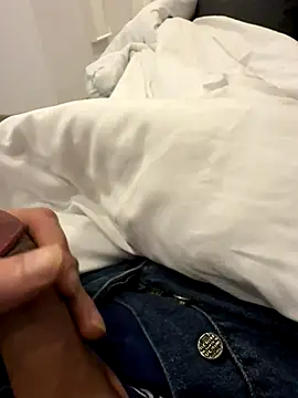 Snapshot of doble_19 chatting on December 18, 2025, 5:30 pm doble 19 online show from December 18, 2025, 5:30 pm