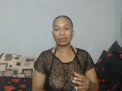 Snapshot of Phoenix_Curvelicious chatting on January 17, 2026, 12:43 pm Phoenix Curvelicious online show from January 17, 2026, 12:43 pm