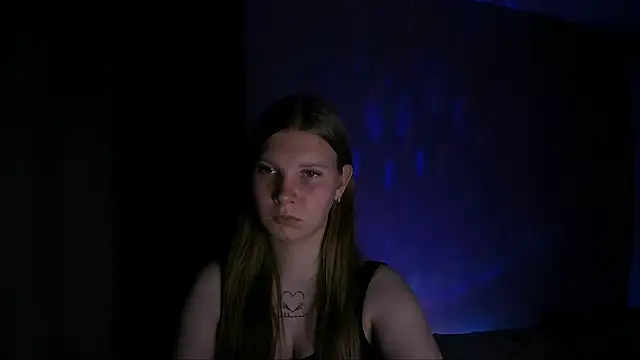 Snapshot of nelli_lux_ chatting on December 4, 2025, 7:55 pm nelli lux online show from December 4, 2025, 7:55 pm