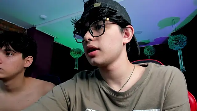 HotThreesoome online show from March 18, 2026, 12:52 pm