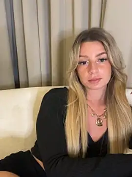 lilavv online show from December 15, 2025, 1:26 pm