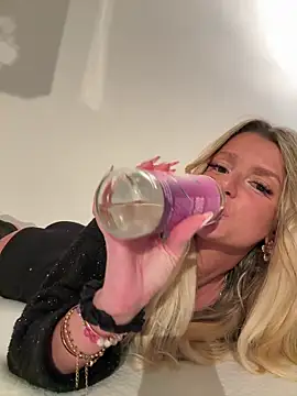 Snapshot of lilavv chatting on March 26, 2026, 9:53 pm lilavv online show from March 26, 2026, 9:53 pm