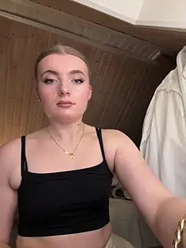 Snapshot of MilaLuxe chatting on December 16, 2025, 7:52 pm MilaLuxe online show from December 16, 2025, 7:52 pm