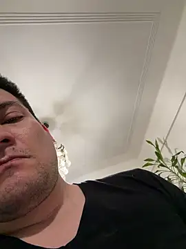 CharlyAlfa22 online show from April 18, 2026, 11:27 pm