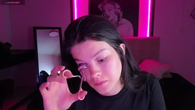 Sara valderrama  online show from February 12, 2026, 11:49 am