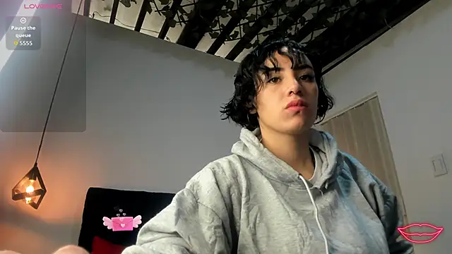 Snapshot of Kiara_Fox__ chatting on February 5, 2026, 1:27 pm Kiara Fox online show from February 5, 2026, 1:27 pm