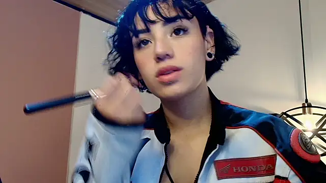 Snapshot of Kiara_Fox__ chatting on February 6, 2026, 5:27 pm Kiara Fox online show from February 6, 2026, 5:27 pm