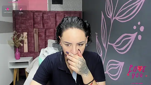 Snapshot of Kiara_Fox__ chatting on February 16, 2026, 7:54 pm Kiara Fox online show from February 16, 2026, 7:54 pm