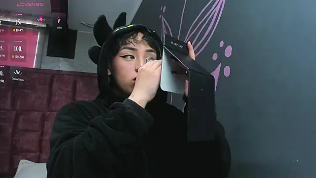 Snapshot of Kiara_Fox__ chatting on February 19, 2026, 8:38 pm Kiara Fox online show from February 19, 2026, 8:38 pm