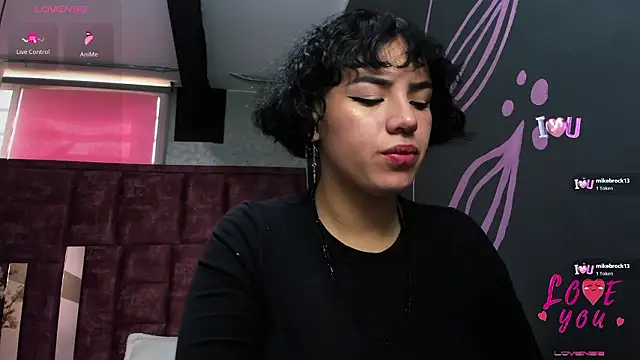 Snapshot of Kiara_Fox__ chatting on February 21, 2026, 7:48 pm Kiara Fox online show from February 21, 2026, 7:48 pm