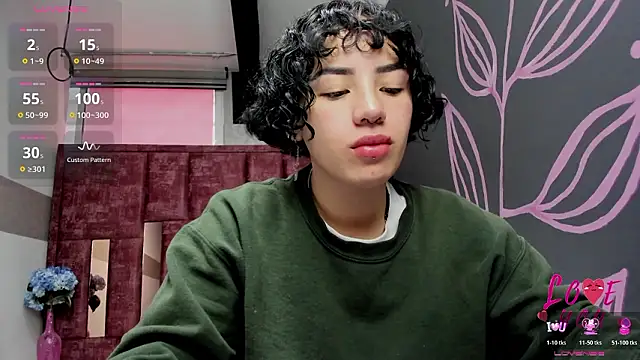 Snapshot of Kiara_Fox__ chatting on February 27, 2026, 7:58 pm Kiara Fox online show from February 27, 2026, 7:58 pm