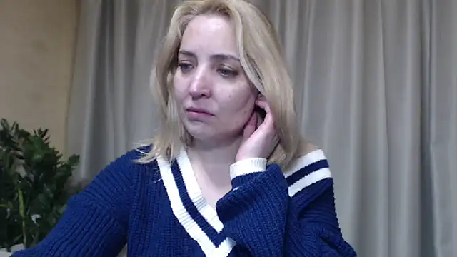 Snapshot of sweetpussy chatting on April 21, 2026, 11:05 am sweetpussy online show from April 21, 2026, 11:05 am