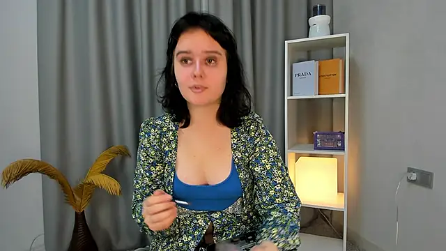 Snapshot of TracyLilith chatting on December 14, 2025, 1:49 pm TracyLilith online show from December 14, 2025, 1:49 pm