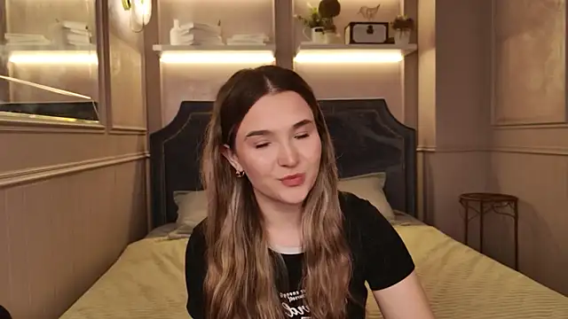 Lina Sinerz online show from March 18, 2026, 8:56 pm