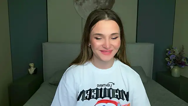 Snapshot of Lina_Sinerz chatting on April 19, 2026, 8:33 pm Lina Sinerz online show from April 19, 2026, 8:33 pm