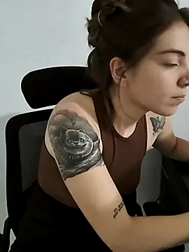 Snapshot of Ceciihot chatting on December 20, 2025, 3:13 am Ceciihot online show from December 20, 2025, 3:13 am